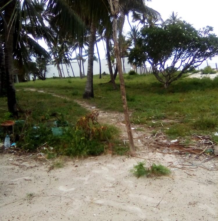 2 BEACH PLOTS FOR SALE IN KENYA AT NYALI BEACH MOMBASA