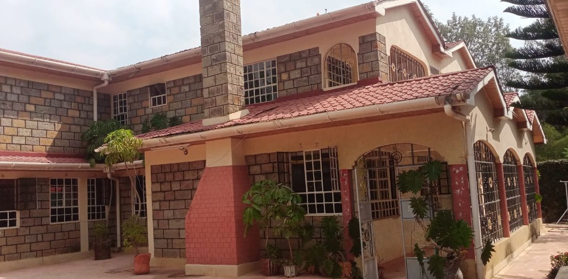 LUXARIUS EXCLUSIVE 4 BEDROOMS HOUSE IN NORTH MUTHAIGA, PARKSIDE VILLAS.