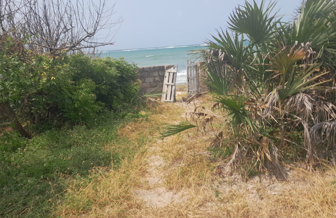 2.8 ACRES BEACH PLOT IN NYALI MOMBASA-KENYA FOR SALE