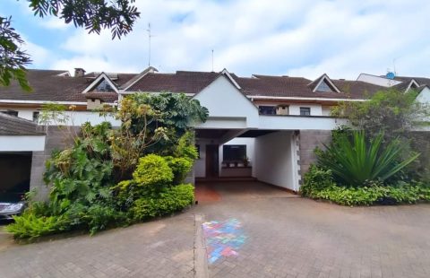 4 BEDROOM TOWNHOUSE IN LAVINGTON,